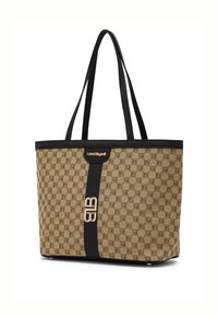 Borsa a tracolla in tessuto beige con motivo logo in rilievo, rifiniture in pelle nera e accessori dorati. Dotata di due manici neri robusti.