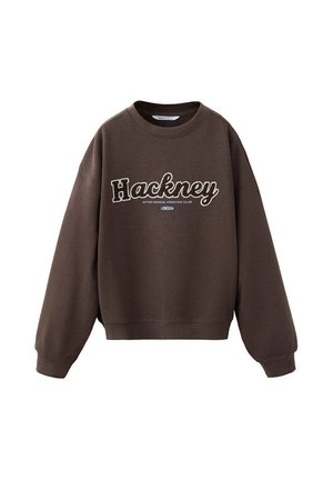 Brązowa bluza z okrągłym dekoltem z dużymi literami "Hackney" i nadrukiem "After School Creative Club London" poniżej z przodu.