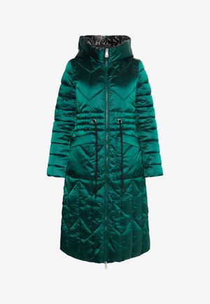 Grøn pufferjakke med en blank finish, chevron-quiltet design, høj krave, lynlås lukning og justerbar snoretræk i taljen.