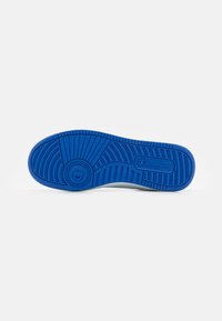 Champion Basketsko - white/blue/red