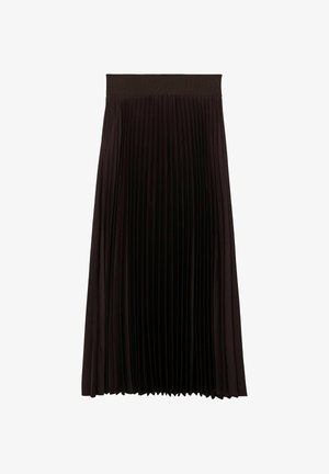 Melnā plisētā midi svārki ar plašu elastīgo jostasvietu, izceļot smalkas vertikālas krokas tekstūrai un kustībai.