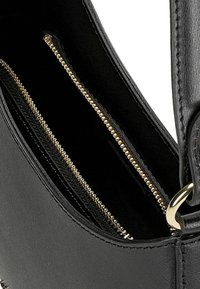 Wojas Handtas - czarny