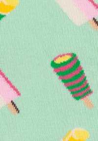 Mintgroene stof met kleurrijke gebreide patronen van ijsjes en waterijsjes in roze, geel, groen en bruin aan stokjes.