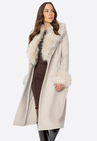 Unausgewählt, beige