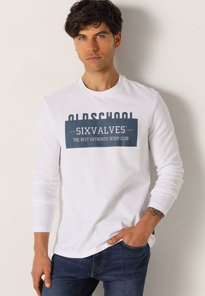 BOX NECK - T-shirt à manches longues - weiß