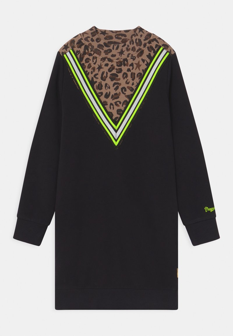 Robe noire à manches longues avec un imprimé léopard marron et des étoiles sur la partie supérieure de la poitrine, rayures chevrons jaune vif et blanc au niveau de l'encolure.