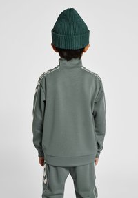 Hummel SET - Trainingspak - laurel wreath