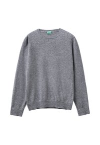 Szary sweter z długim rękawem i okrągłym dekoltem, z prążkowanymi mankietami i dołem, prezentowany na białym tle.