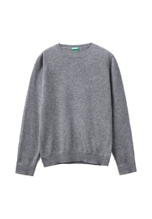 Grijze sweater met lange mouwen en ronde hals, voorzien van ribgebreide manchetten en onderrand, gepresenteerd op een witte achtergrond.