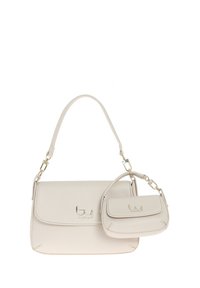 Borsa a mano in pelle beige chiaro con una mini borsa rimovibile. Presenta una maniglia superiore e un accento del logo in metallo dorato sulla parte anteriore.