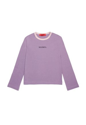 Chemise lilas à manches longues avec col rond rose clair et logo noir "MAX&Co." centré sur la poitrine.