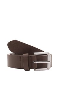 Ceinture en cuir brun avec une texture lisse, dotée d'une boucle en métal argenté et d'une boucle de maintien, se rétrécissant vers l'extrémité.
