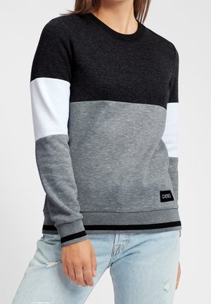 Sweater - black