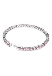 Pulsera en tono plata con piedras preciosas rosas dispuestas en un diseño lineal, asegurada con un cierre rectangular.