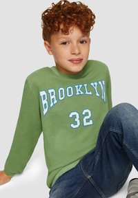 s.Oliver MET EEN GARMENT DYE EN TEKSTPRINT - Sweater - hellgrün