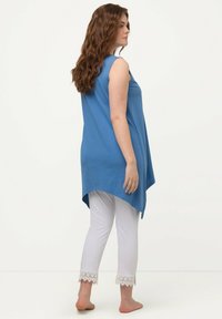Ulla Popken V-AUSSCHNITT ÄRMELLOS - Top - light blue-mottled