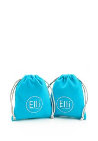 Zwei türkisfarbene Zugbeutel aus weichem Stoff mit silbernen Schnüren; jeder hat ein kreisförmiges Logo, auf dem deutlich "Elli" steht.