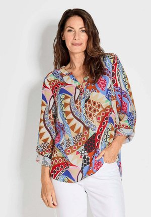 Multicolored, gestreepte blouse met een losse pasvorm, voorzien van een V-hals en driekwart mouwen. Gemaakt van een lichtgewicht, gladde stof.