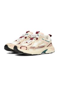 Sneaker mit cremefarbenem Obermaterial aus Mesh- und synthetischen Materialien, mit burgunderroten und türkisfarbenen Akzenten, strukturierter Sohle und gemusterten Schnürsenkeln.