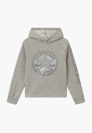 Szara bluza z kapturem z logo "Converse All Star" na przodzie i pionowym napisem "Converse" na lewym rękawie.