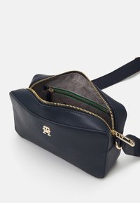 Tommy Hilfiger Olkalaukku - dark blue