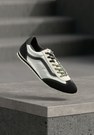 SUPER LOWPRO - Sneakers low - black/silver