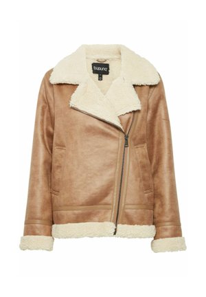 Chaqueta de imitación de cuero marrón con cuello de borreguillo crema, cierre de cremallera y bolsillos laterales. Presenta un diseño corto y una tela texturizada.