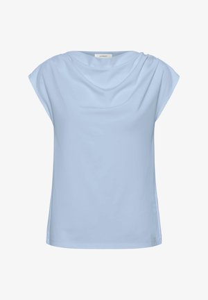 Vaaleansininen lyhythihainen toppi, jossa on laskostettu kaula-aukko. Valmistettu sileästä kankaasta, siinä on väljä istuvuus ja yksinkertainen, selkeä muotoilu.