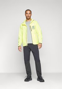 The North Face HIGHER RUN JACKET - Jachetă de vânt - lemon yellow/shady blue