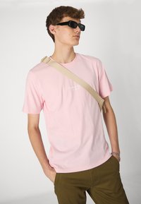 Jack & Jones JORVESTERBRO CREW NECK - Triko s potiskem - fairy tale