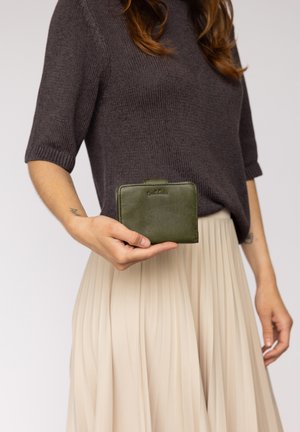 Gusti Leder, WOMAN WALLET AVNI - Geldbörse - grün