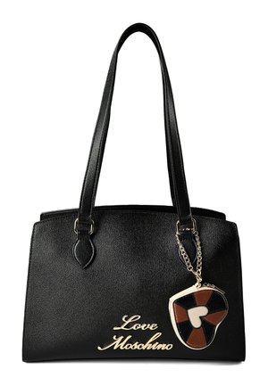 Zwarte Moschino handtas met lange banden en een hartvormige sleutelhanger in zwart, bruin en wit, bevestigd met een gouden ketting.