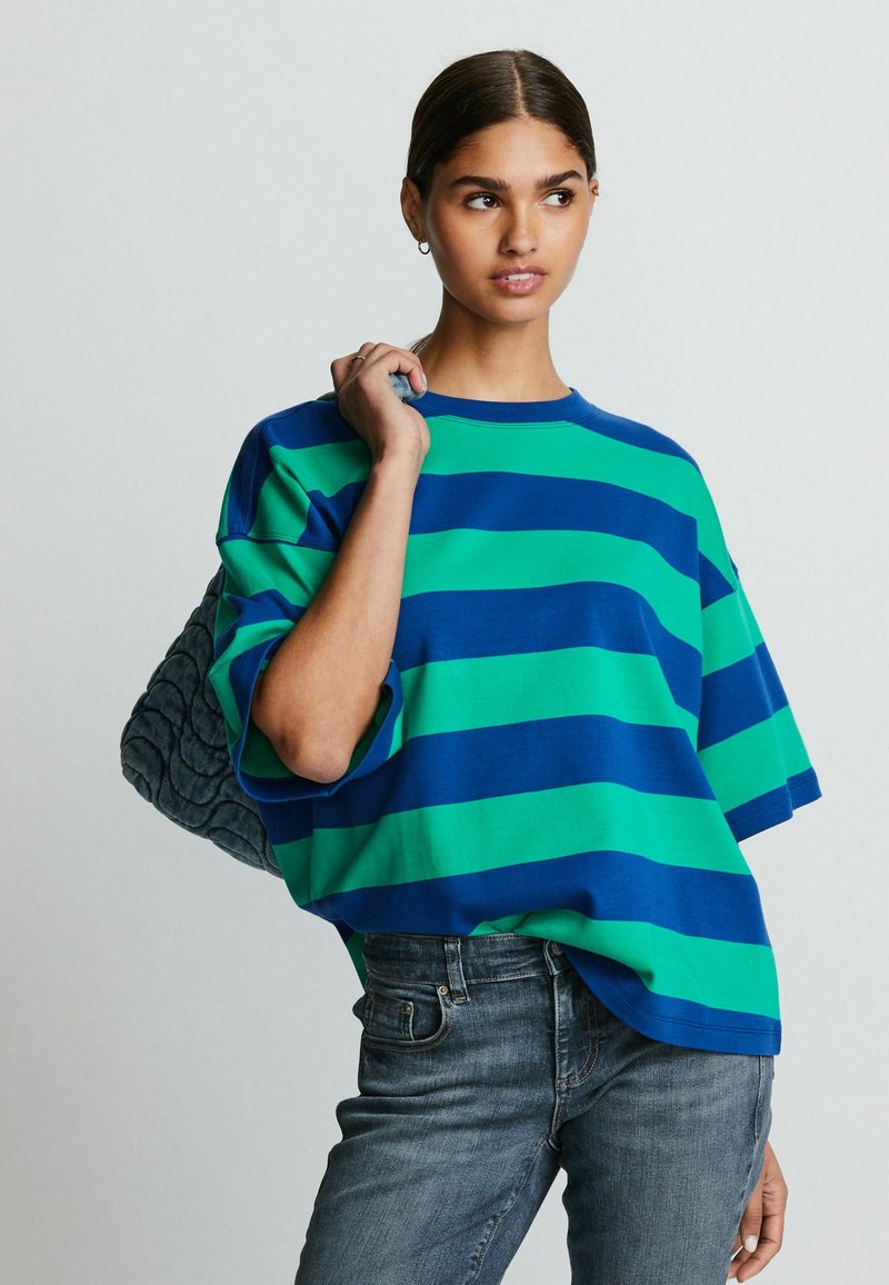 Next RELAXED FIT CREW NECK - Nyomott mintás póló - blue green stripe