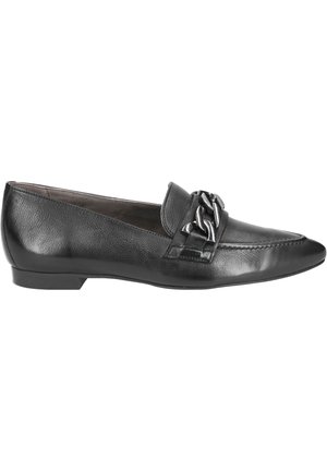 Schwarze Lederloafers mit spitzem Zehenbereich, ausgestattet mit einer dekorativen Metallkette auf dem Vorderfuß und einem niedrigen, gestapelten Absatz.