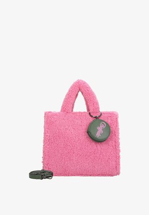 Borsa rosa, fluffy, di forma rettangolare, materiale testurizzato, con due manici corti e un accessorio circolare verde con un logo. Inclusa tracolla regolabile.