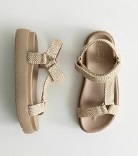 Beiga sandaler med vävda textilremmar och en tjock sula. Mjuk, vadderad fotbädd, lätt design och minimala hårdvarudetaljer.