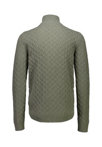 Grön stickad tröja med ett strukturerat diamanturomönster, hög krage och ribbade muddar och kant. Slät material; figurnära design.