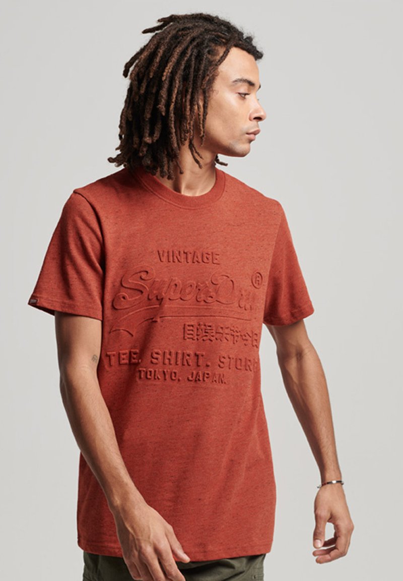 Superdry VINTAGE LOGO STORE EMBOSSED Print Tshirt arizona orange