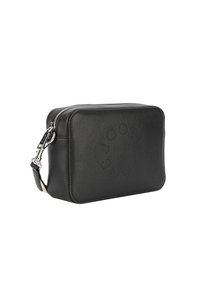 Schwarze rechteckige Ledertasche mit strukturierter Oberfläche, einem Reißverschluss oben und einem dekorativen, geprägten Logo. Verfügt über einen abnehmbaren Trageriemen.