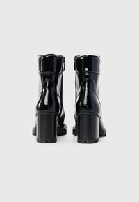 Tamaris Bottines à lacets - black patent
