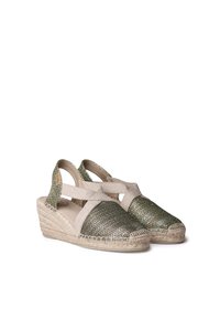 Scarpe espadrilles con zeppa, in cima a un materiale intrecciato di colore verde oliva, con cinghie in tessuto crema e suola avvolta in juta. Presentano un design con cinghie incrociate e una finitura testurizzata.