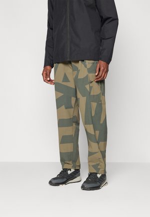 XPLORIC LOOSE CARGO PRINTED - Trousers - carbon/legend ivy/olive strata/orbit green