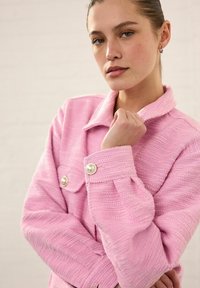 Next FIT - BUTTON UP - Let jakke / Sommerjakker - pink