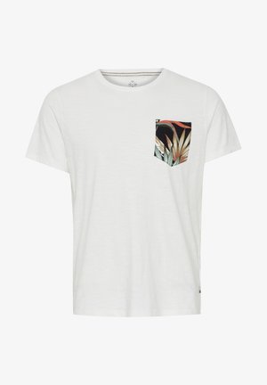 Valge puuvillane T-särk lühikeste varrukatega. Omab musta taskut, kus on värviline troopiliste lehtede muster. Lõdva formeeringuga.