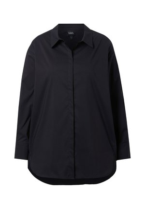 Zwarte blouse met knopen gemaakt van gladde stof, voorzien van een klassieke kraag, lange mouwen en een afgeronde zoom met zijslitjes voor bewegingsvrijheid.