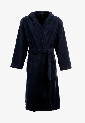 Accappatoio in spugna di colore blu navy con maniche lunghe, cappuccio, cintura in vita e due tasche frontali, caratterizzato da una texture morbida e un design all'altezza del ginocchio.