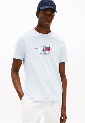 LOGO GRAPHIC CREW-NECK - Print T-shirt - breezy blue