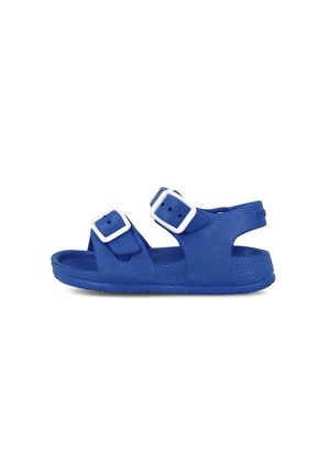 Sandalias de goma azules con dos hebillas blancas ajustables, diseño abierto en la punta, plantilla texturizada y suela plana para mayor comodidad.