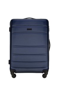 Valigia rigida di colore blu navy. Superficie strutturata con righe orizzontali. Dotata di ruote girevoli e manico retrattile. Logo del marchio in mostra.