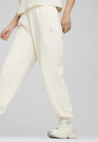 Puma - BETTER CLASSICS - Tracksuit bottoms - white Thumbnail Image 1